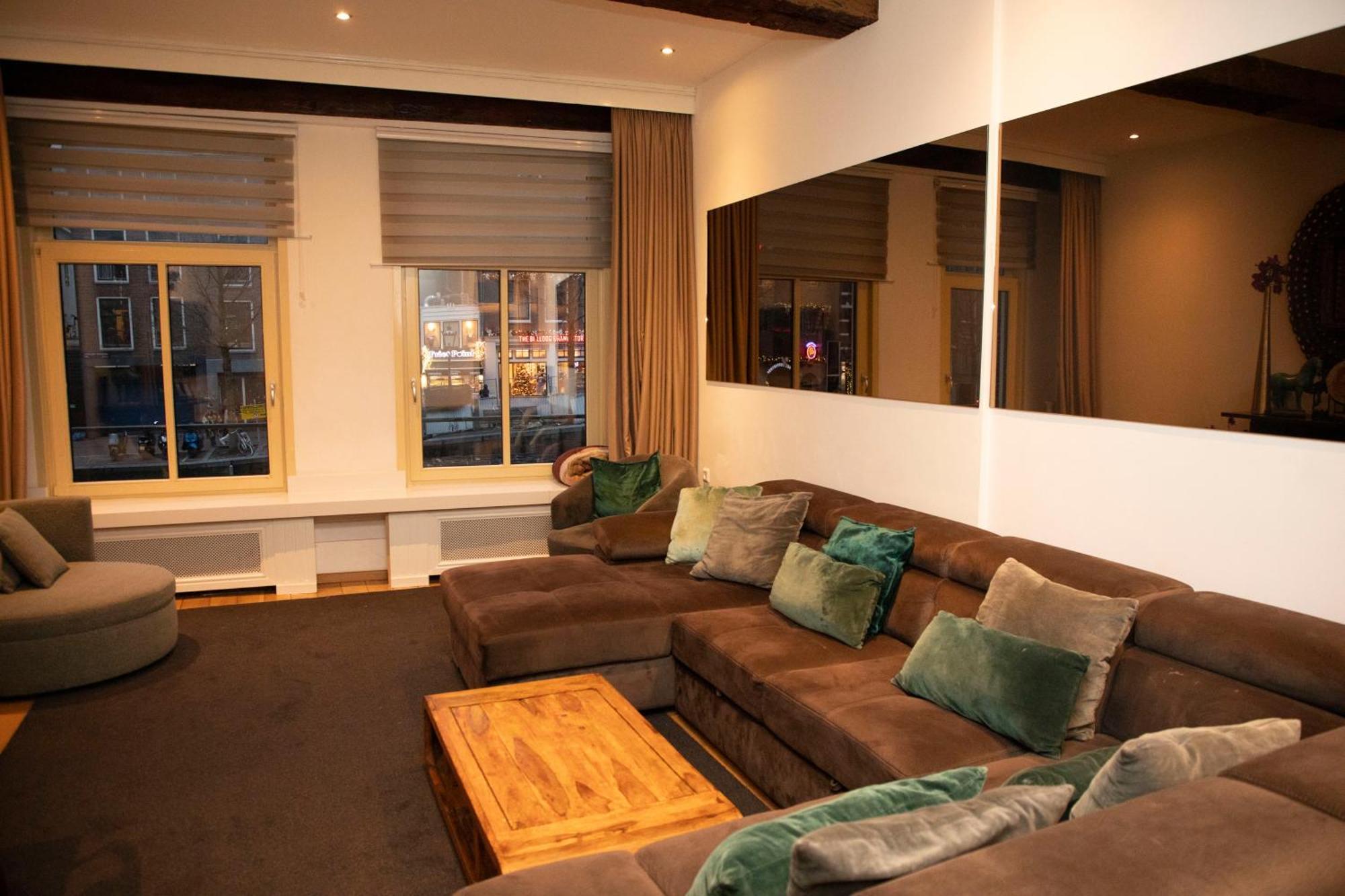 Red Light District B & B Canal View Amsterdam Exterior photo