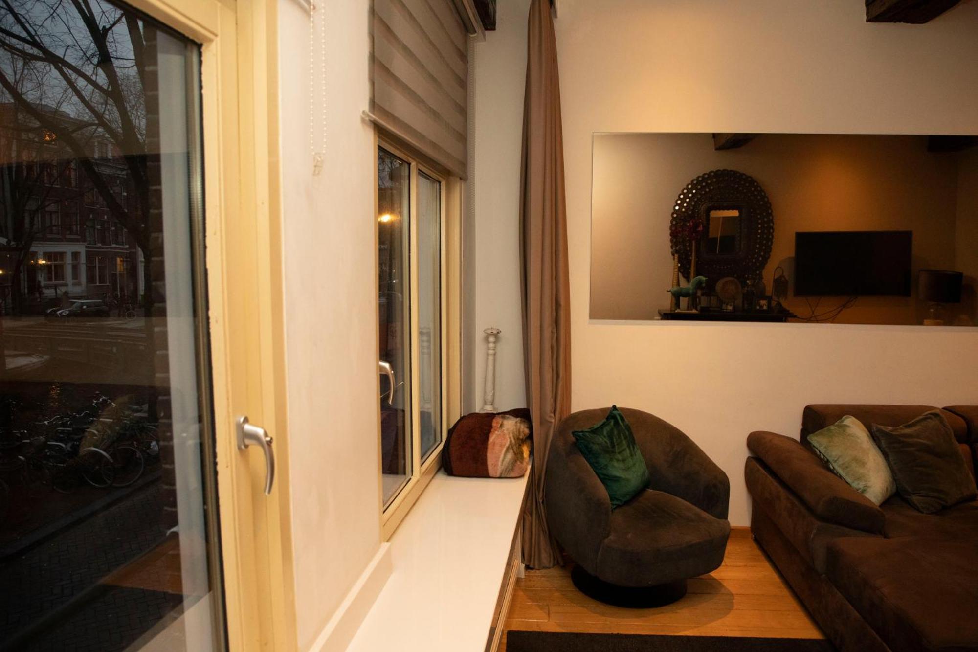 Red Light District B & B Canal View Amsterdam Exterior photo